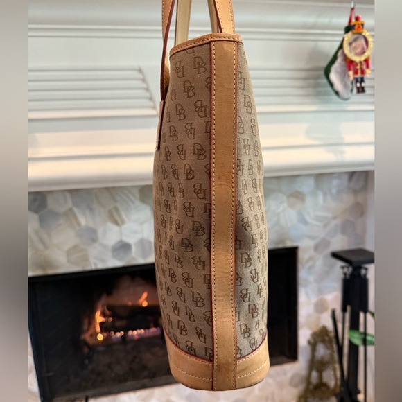 DOONEY & BOURKE Vintage Signature Tan & Brown Monogram w/ Leather Trim Tote EUC - Picture 14 of 14